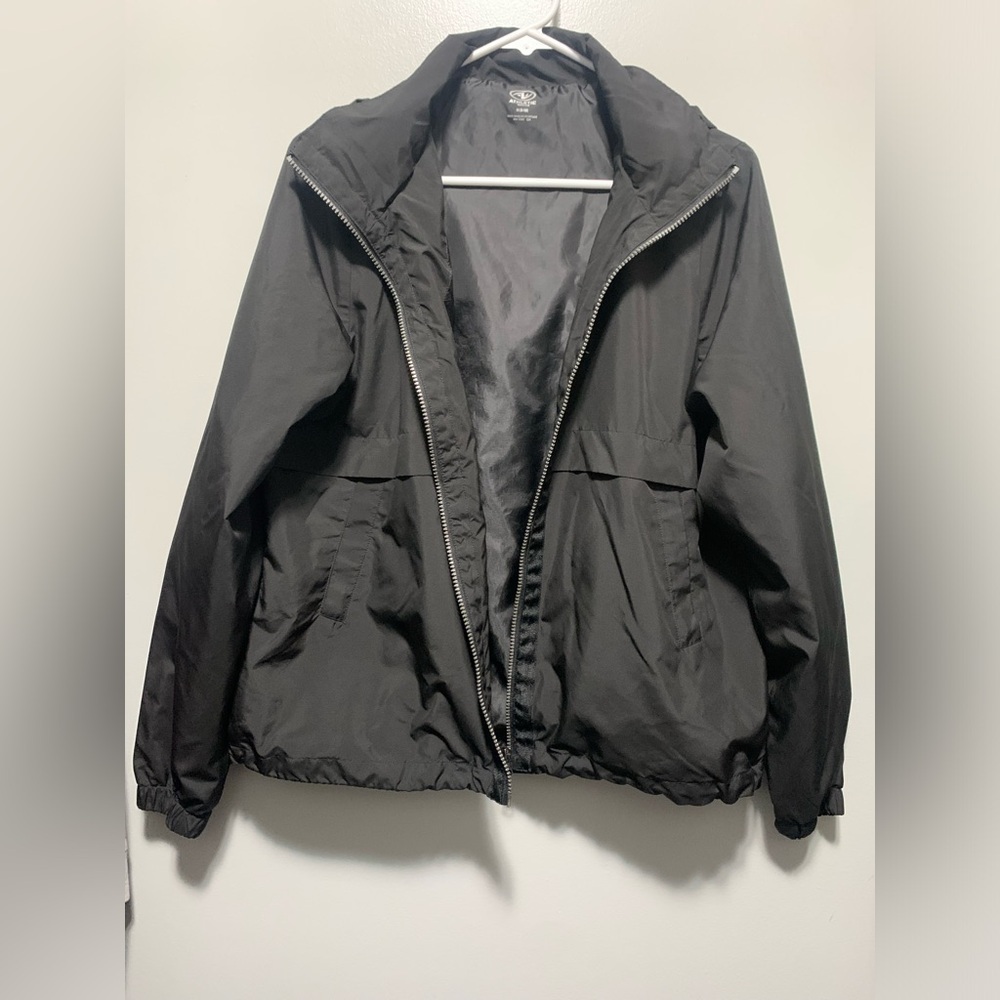 Athletic Women’s (m) black 100% polyester jacket